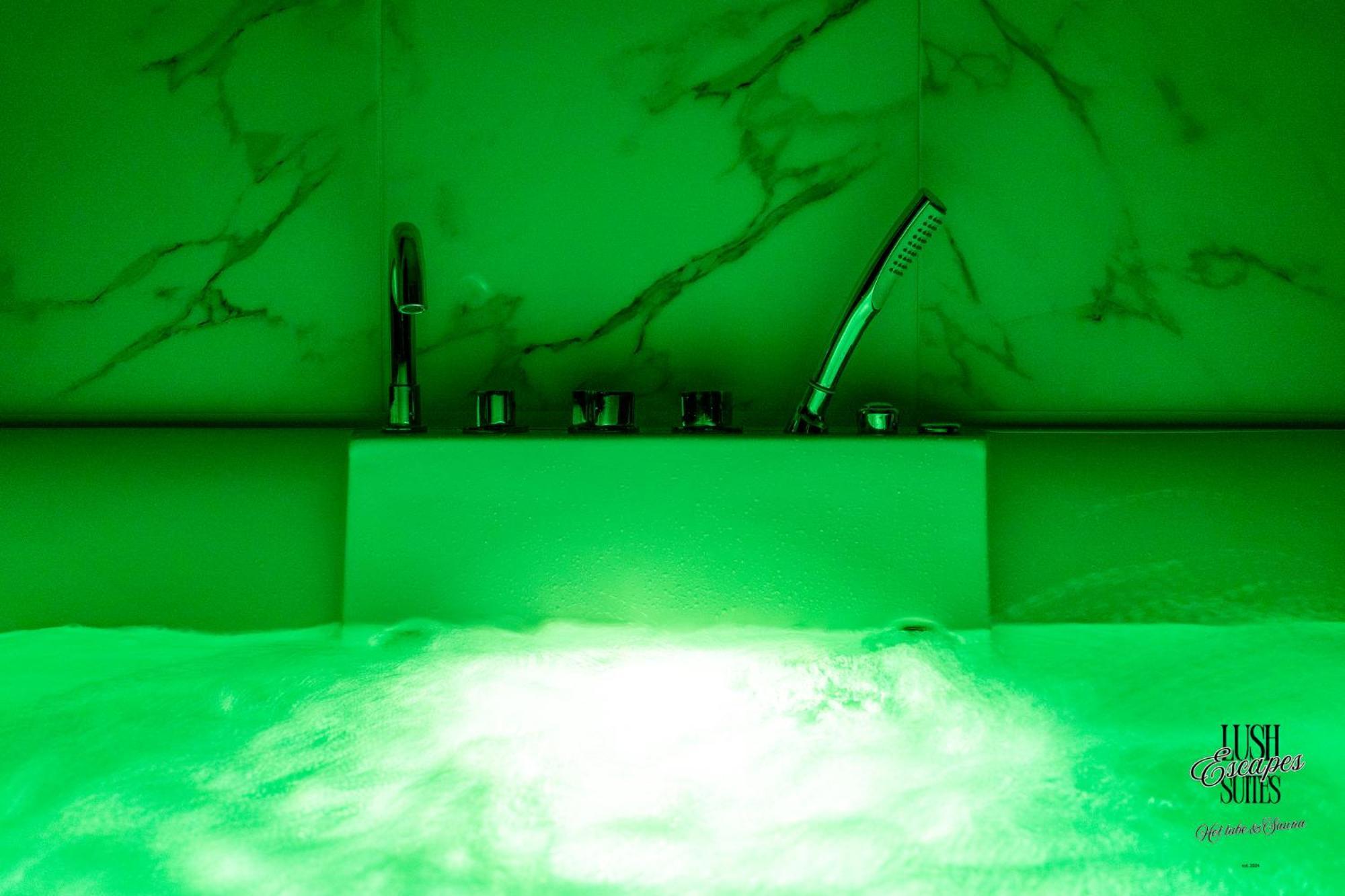 Lush Escape - Hottube And Sauna Appartement
