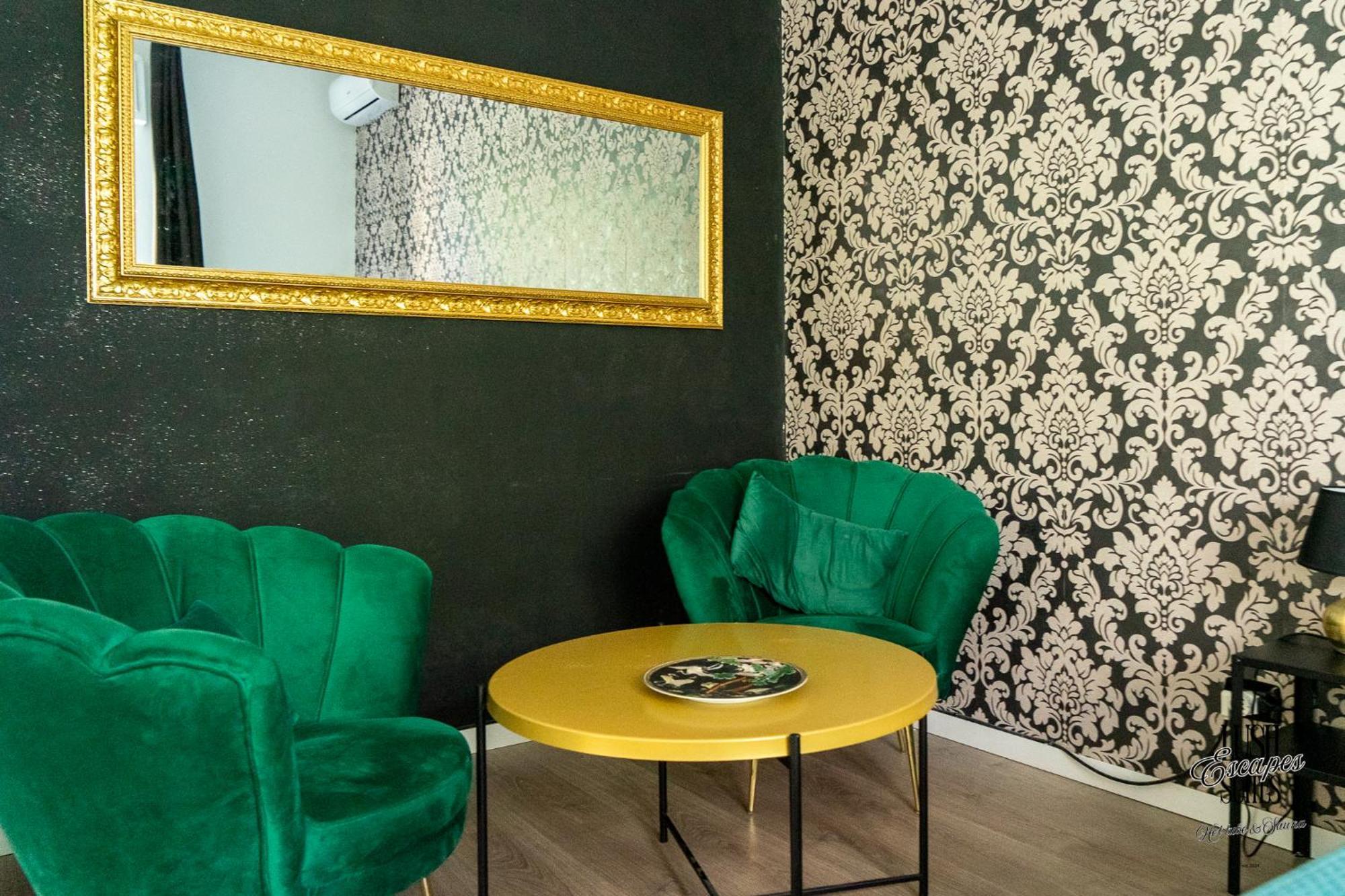 Lush Escape - Hottube And Sauna Appartement