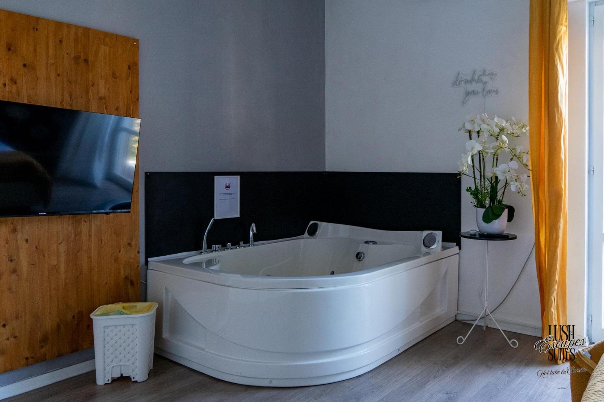 Lush Escape - Hottube And Sauna Bari